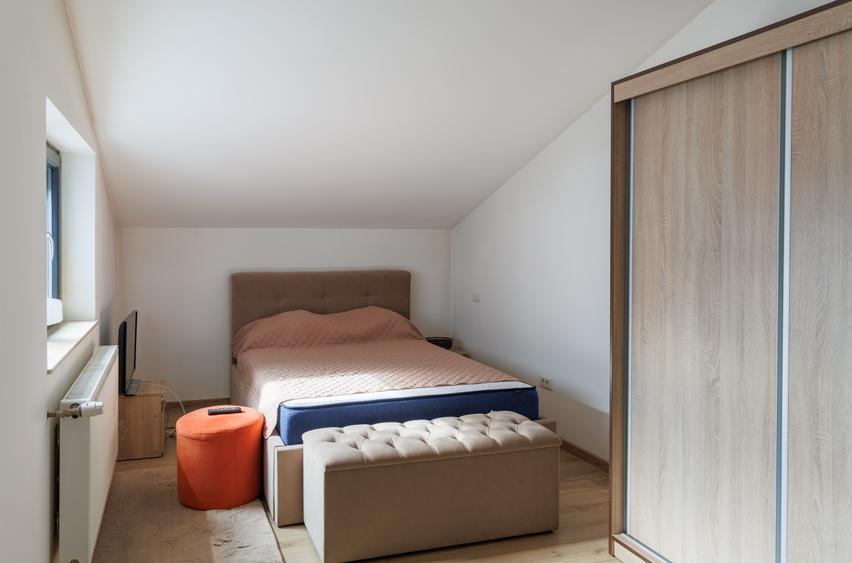 Casa 4 cam, 3 bai Ghencea Str Dantelei, 10 min Metrou Raul Doamnei