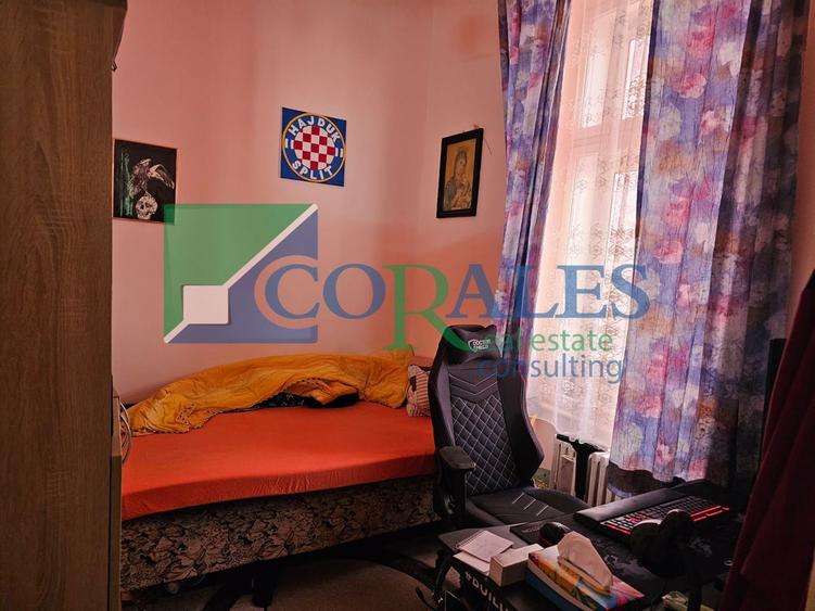 Piata Unirii. Cladire istorica. Fatada renovata!