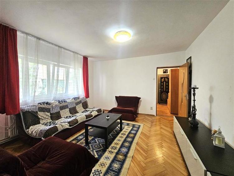 Apartament 2 camere de vanzare in zona Dambovita