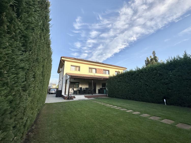 Duplex spatios cu 4 camere | Zid dublu | Panouri fotovoltaice - Mosnita