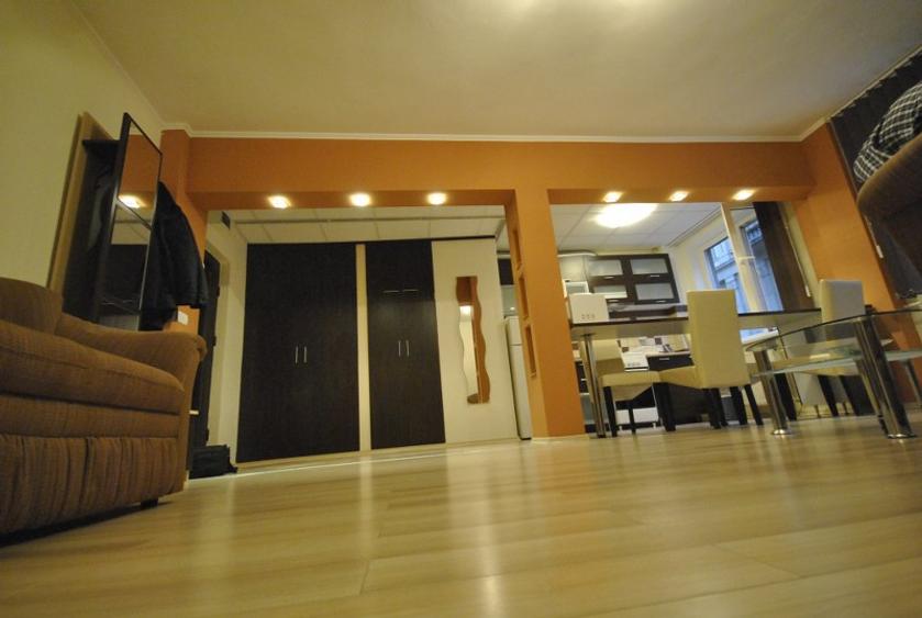 Ultracentral - Apartament 2 Camere -Curte - Parcare