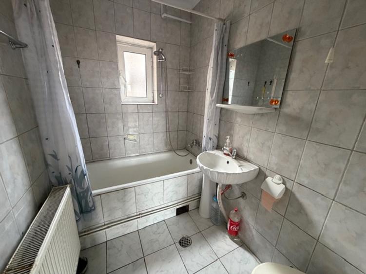 Casa 3 camere - singur in curte - zona Trei Stejari - nemobilata