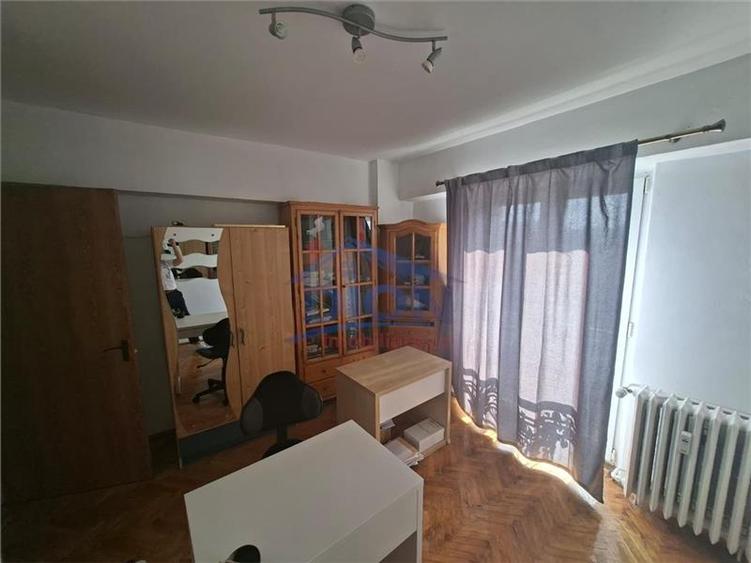Apartament 3 camere, decomandat, Piata Sfanta Vineri