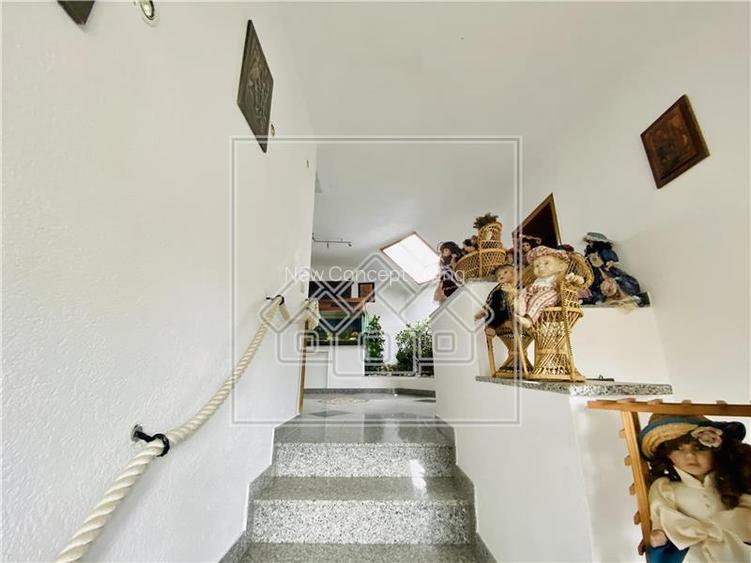 Vila individuala in Avrig - confort lux - 7 camere, 4 bai, 2 balcoane - 24