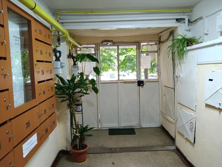 Garsoniera Ploiesti Vest 1, 18 mp, etaj 2, zona verde, cheltuieli reduse