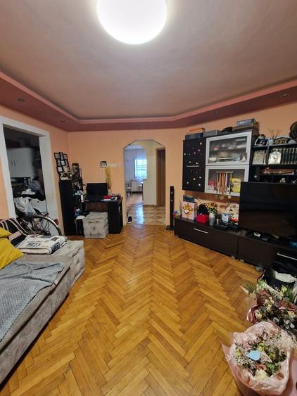 Soarelui | 3 Camere | Etaj 1 | Centrala proprie | Boxa
