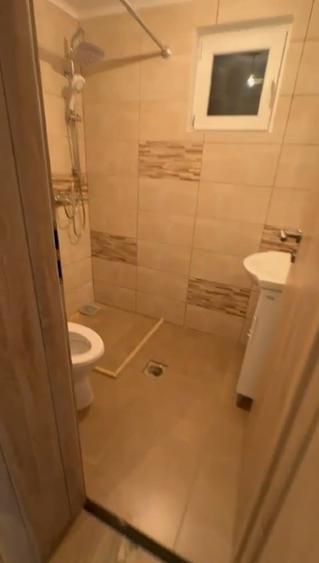 Casa cu 3 camere de închiriat