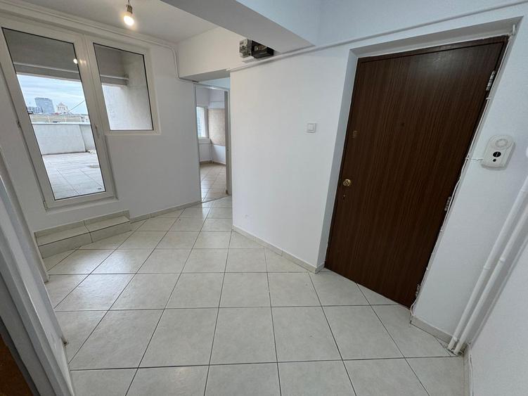 Apartament 2 camere cu terasa situat ultracentral 1 minut metrou Romana