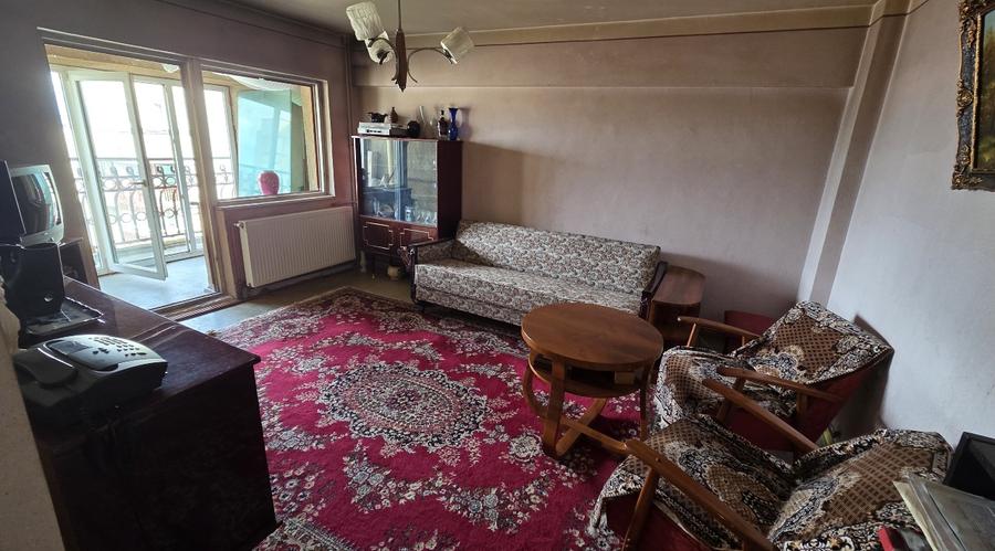 De vânzare: Apartament 3 camere (66 mp + balcon), decomandat, zona Făget