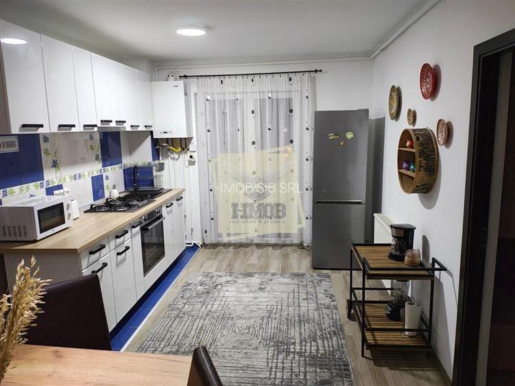 Apartament 4 camere cu balcon si pivnita zona Vasile Aaron - 2