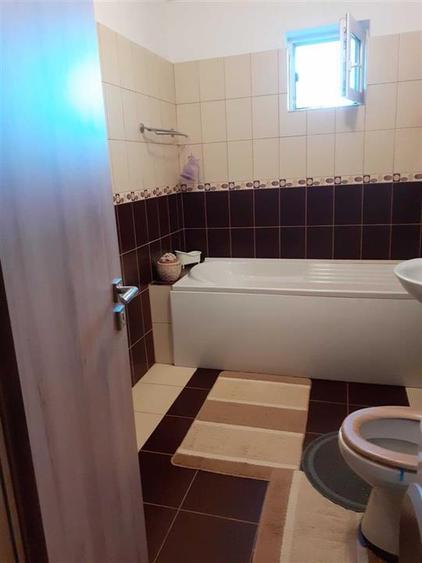 Apartament 3 camere si loc de parcare zona Lupeni