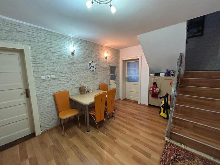 Casa de vanzare cu mansarda si teren 20 ari