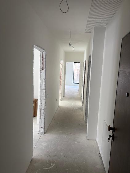 Apartment 3/4 camere in imobil P+3  boutique,situat  la parter, cu 2 intrari,