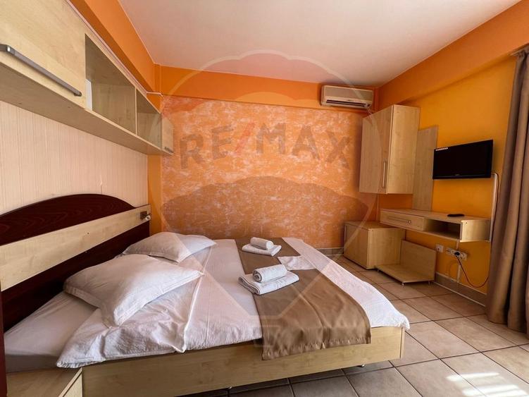 Hotel / Pensiune cu 43 camere de vânzare în Costinesti