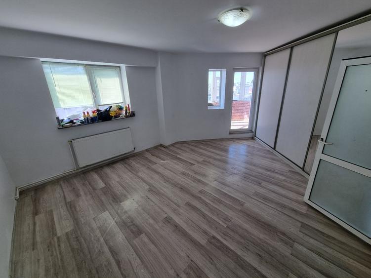 Apartament 3 camere zona Trocadero