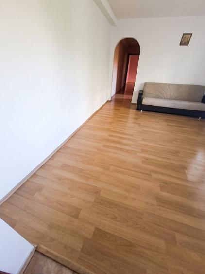 APARTAMENT 3 CAMERE BLOC REABILITAT ZONA LINISTITA GHIRLANDEI
