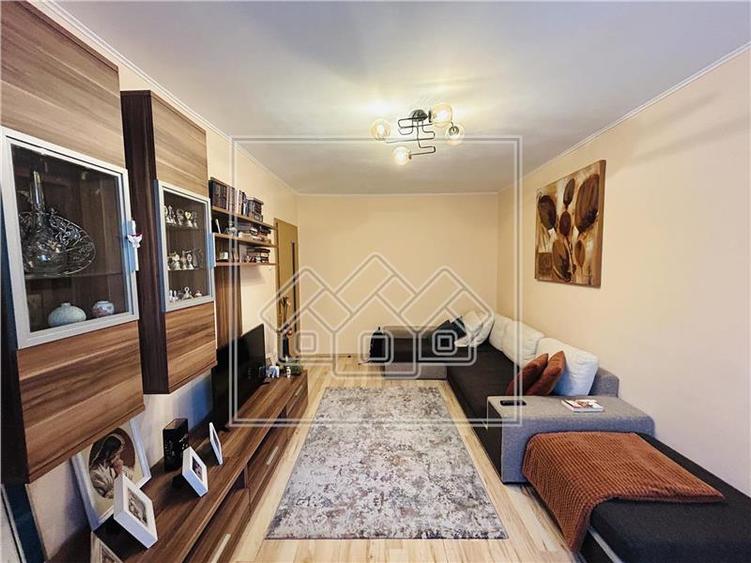 Ap cu 3 camere, 65 mp + balcon, pivnita, mobilat modern, V. Aaron