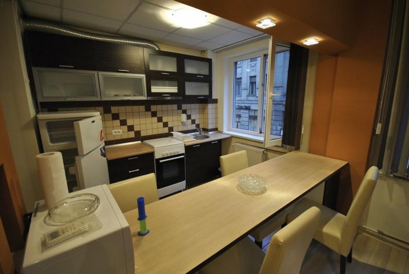 Ultracentral - Apartament 2 Camere -Curte - Parcare