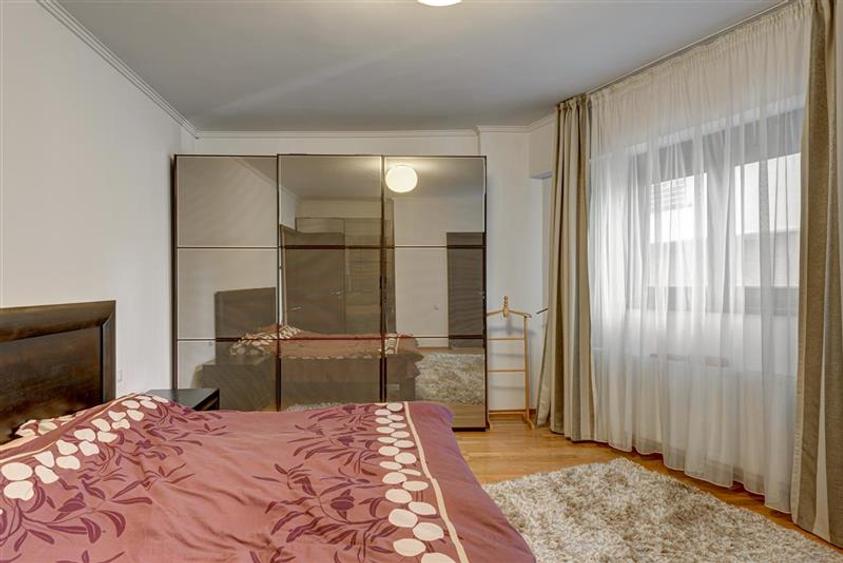 Apartament 4 camere cu gradina 84mp. Parcare.