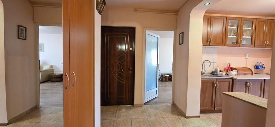 GARA - ABATOR 2 CAMERE DECOMANDATE MOBILAT + UTILAT CENTRALA GAZE PRET 450 EURO