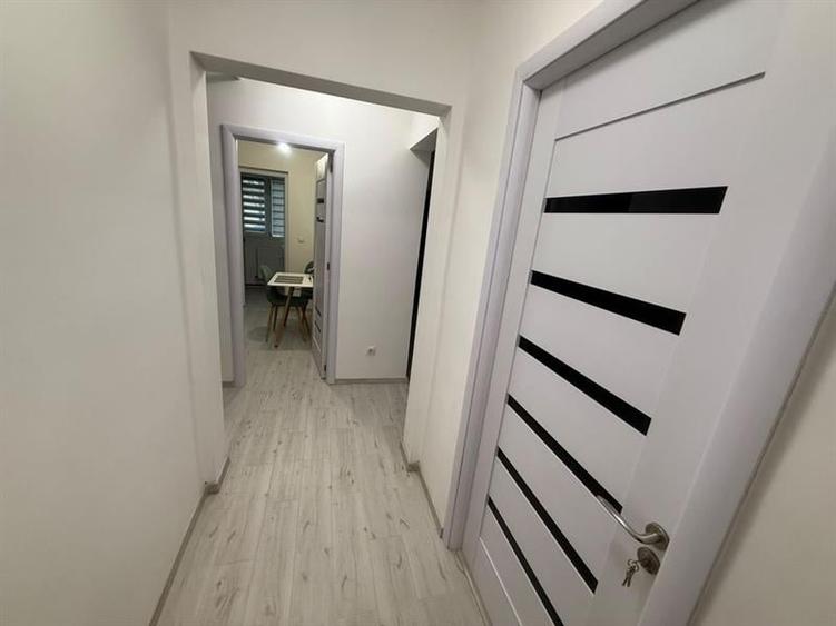Proprietar-vând apartament cu 3 camere, 70 mp, Craiovita Noua