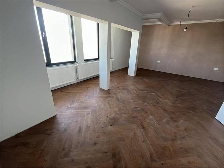 Eleganta la malul lacului- Vila premium cu ponton privat.