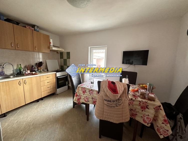 Casa cu 3 camere  in Cetate la asfalt cu 1176 mp Teren - 2