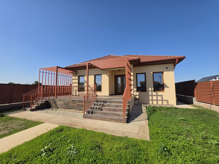 Exclusivitate! Casa cocheta la sol, 3 camere, finisaje premium, partea dreapta!
