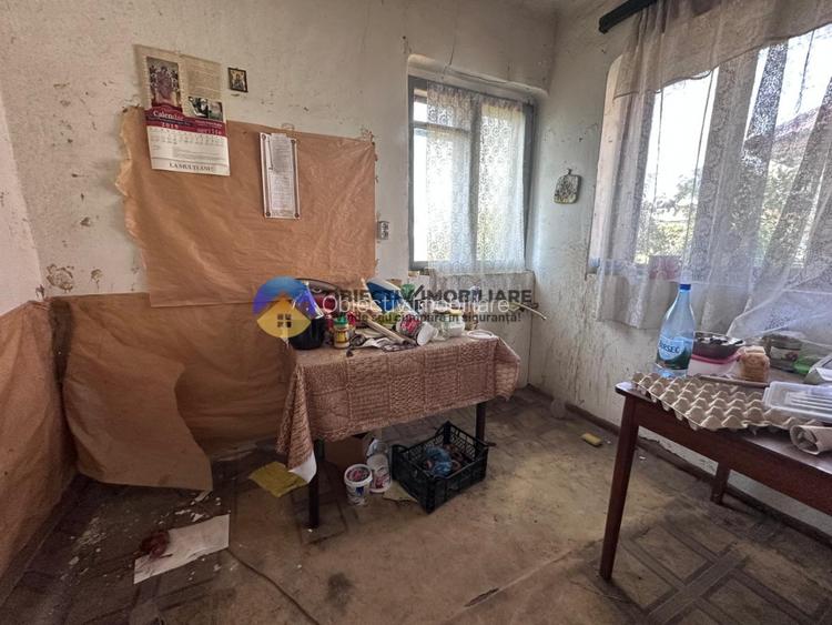 Casa de vânzare – zona 1 Mai - 10