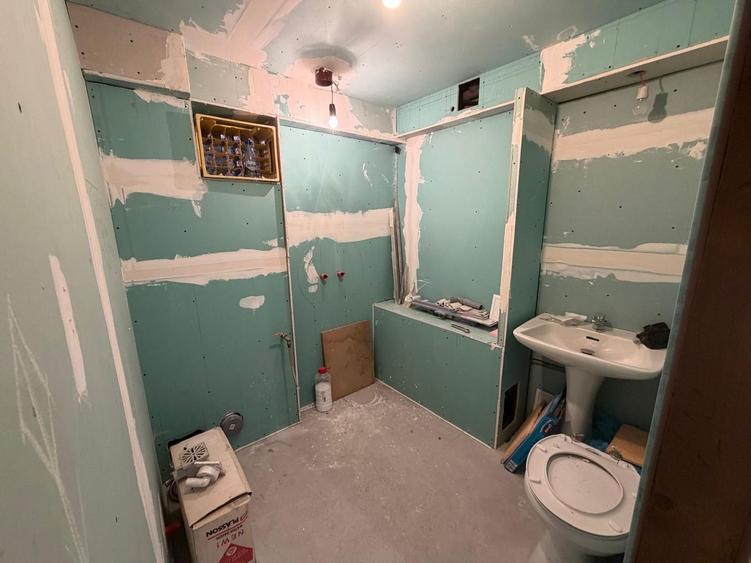 Casă de vanzare 6 camere 220 m² utili cu 376 M² teren la șosea