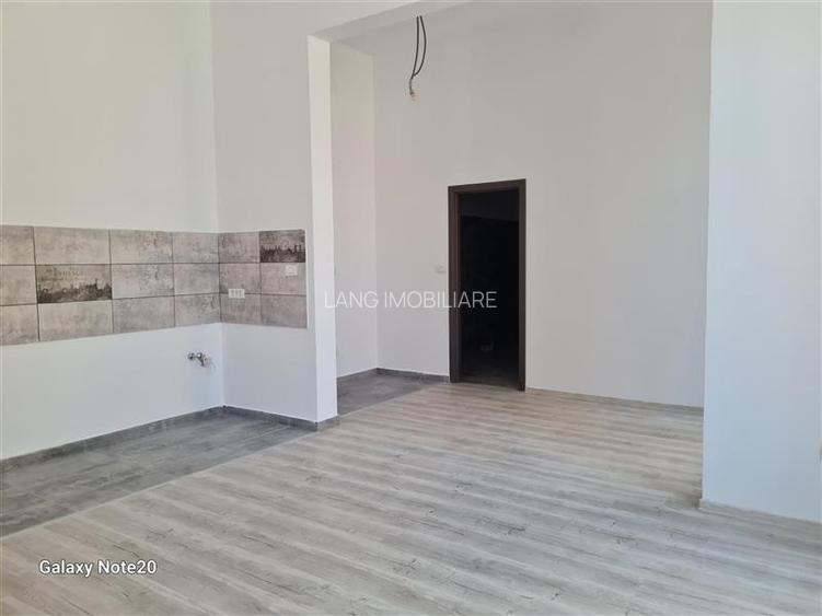 ocazie .VINDEM APARTAMENT IN ZONA ISTORICA CU BALCON STRADA - 2