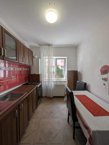 Apartament cu o camera, zona Stejarului, parter inalt.