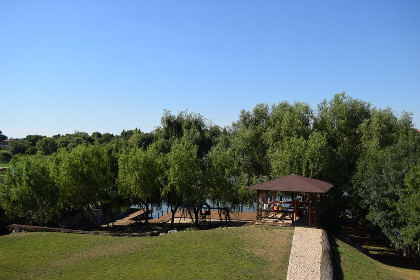 Conac lac Snagov cu ponton