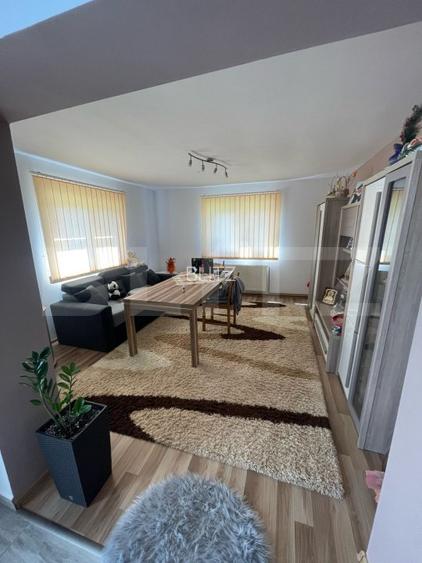 Casa cu 3 camere, 90 mp, 2 anexe gospodaresti si teren de 3000 mp, zona Crucisor - 2