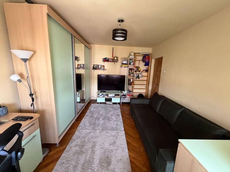 Apartament 2 camere, decomandat - zona Cetate