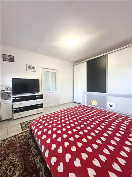 Casa cu Potential Multiplu, Pretabila Pentru Doua Familii sau Business, Chiar la