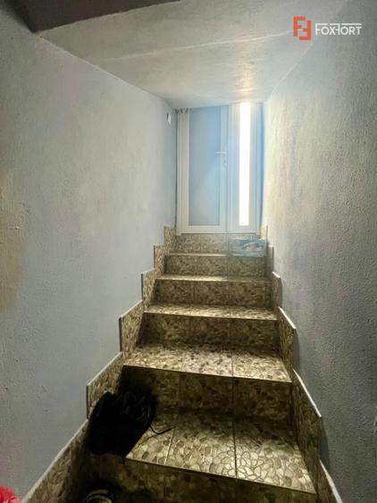Apartament 3 camere la curte comuna de vanzare, zona Traian