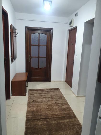 INCHIRIEZ apartament cu 3 camere TATARASI ( Metalurgiei )
