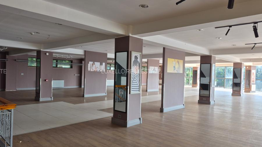 SHOWROOM - MAGAZIN -  PRODUCTIE - DEPOZITARE - 28