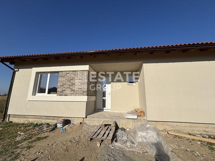 Casa individuala cu 4 camere in Mosnita Noua zona Castel comision 0%