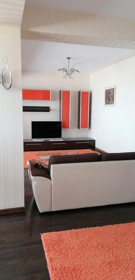 Apartament cu 3 camere de închiriat, zona Centru-Modern