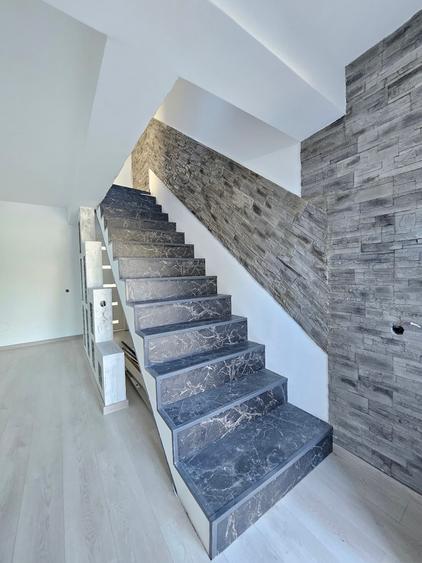 Oferta vanzare parte din duplex P+M Pitesti, 138000 EURO