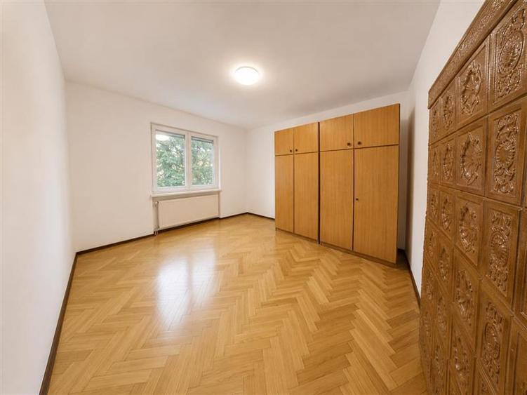 Apartament reprezentativ, 5 camere, pentru birou sau locuinta, Central, Brasov