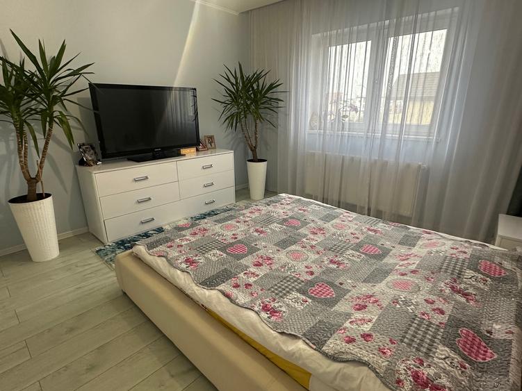 Casa individuala 5 camere - 2 bai - 922 mp teren - garaj - Selimbar