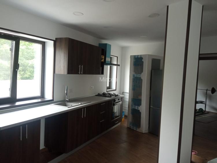 Vând apartament 3 camere decomandat în Dancu - 2