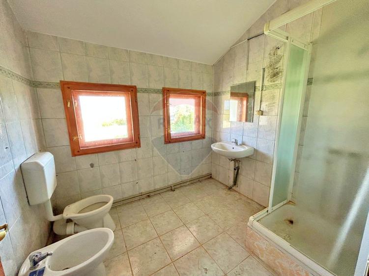De vânzare „Casa Albă”, orașul Pecica, jud. Arad