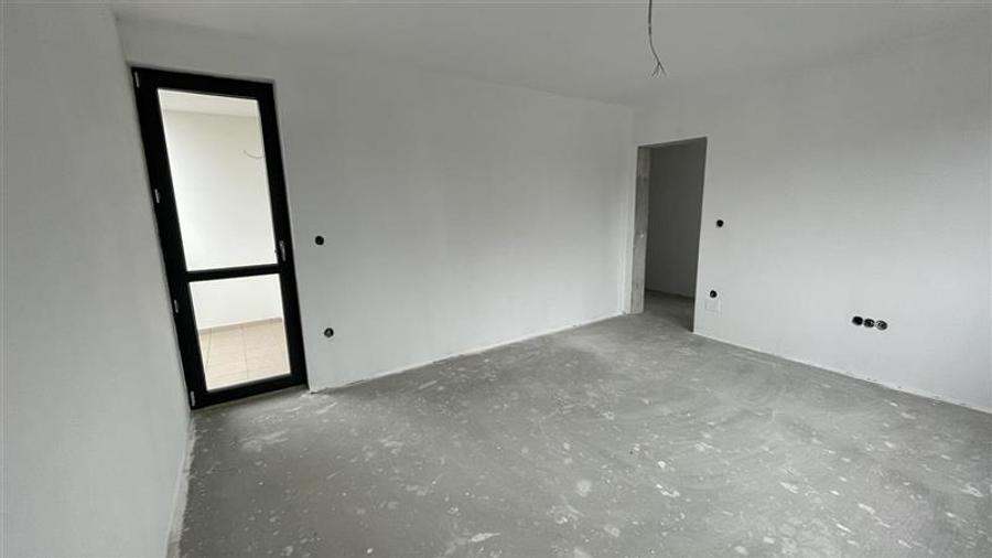 Apartament cu 3 camere la stadiul semifinisat cu loc de parcare inclus, in Crist