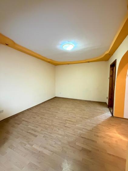 Vanzare apartament 3 camere, in Galati, Micro 13B, centrala, liber