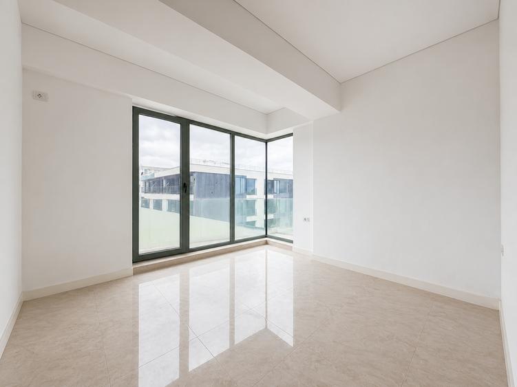 Apartament cu vedere la mare in imobil futurist pe plaja