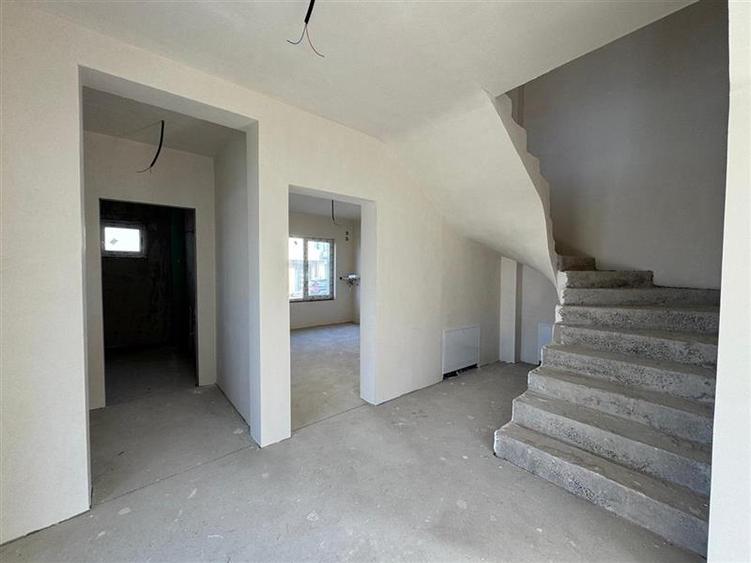 Casa Unifamiliala  Parter + Etaj , situata in Floresti!